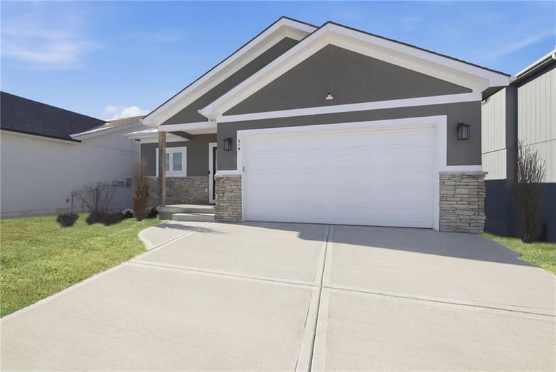 519 110th St, Kansas City, MO 64155