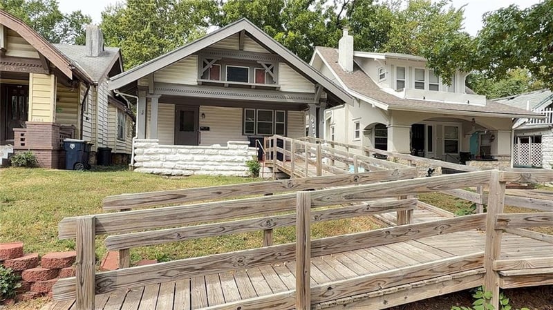 4034 Agnes Ave, Kansas City, MO 64130