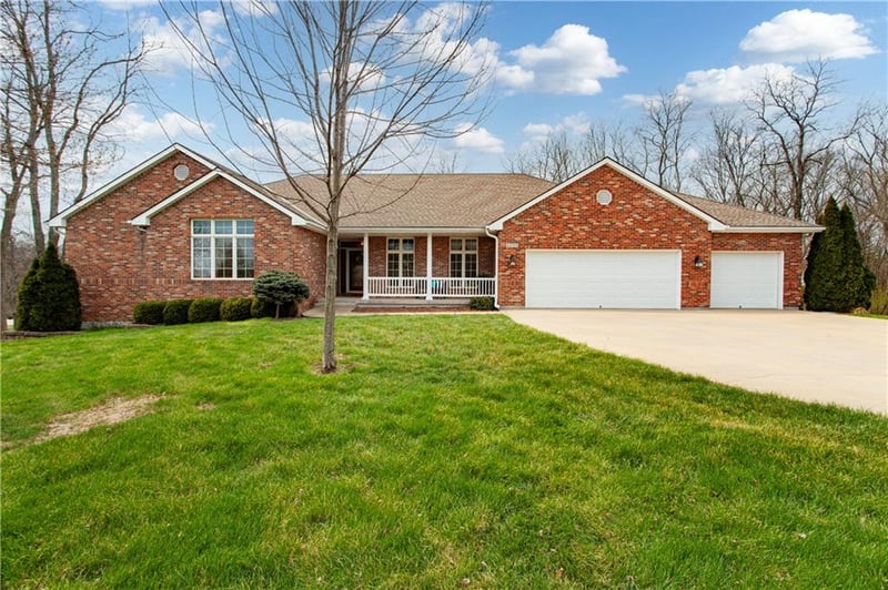 4203 Willow Ridge Ct, Blue Springs, MO 64014