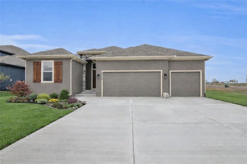 19326 Skyview Ln, Spring Hill, KS 66083