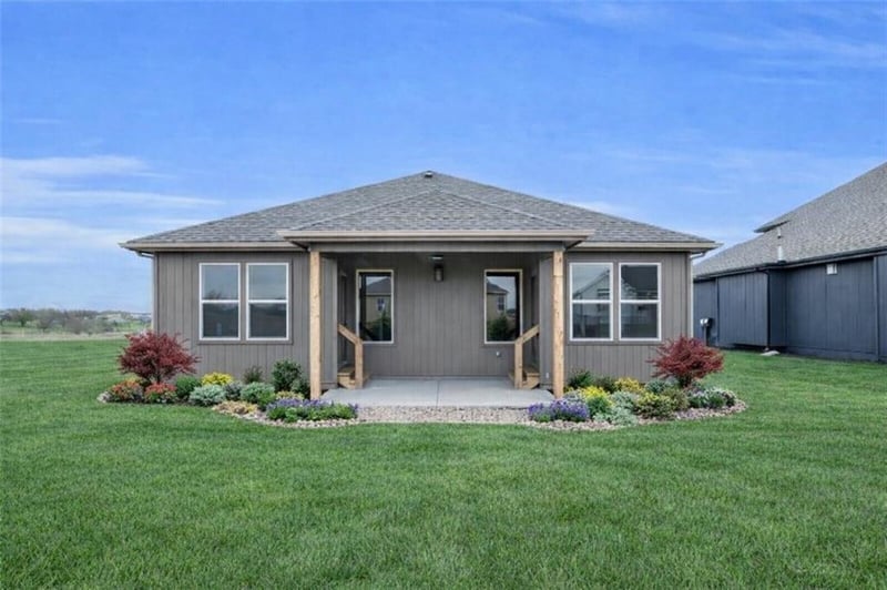 19326 Skyview Ln, Spring Hill, KS 66083