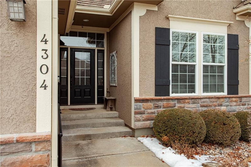 4304 Park Springs Dr, Lee's Summit, MO 64064
