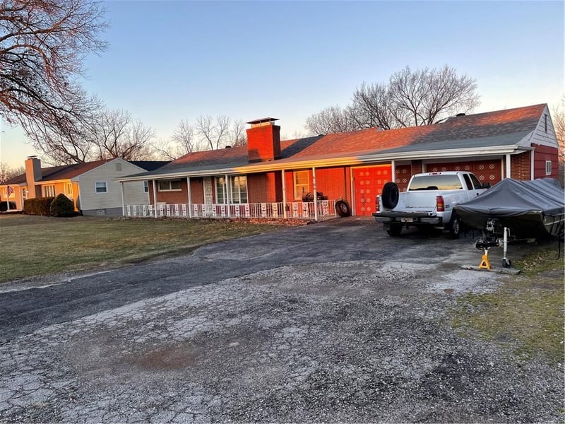 6106 Lenox Ave, Kansas City, MO 64151