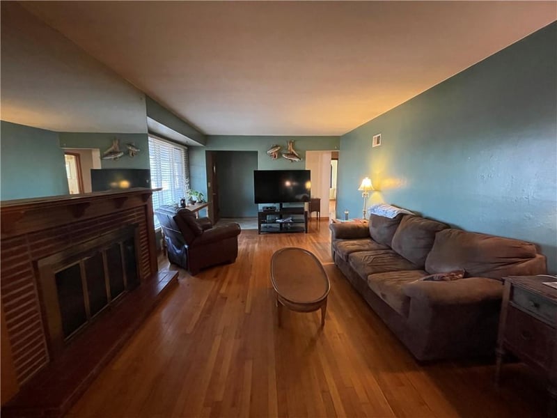 6106 Lenox Ave, Kansas City, MO 64151