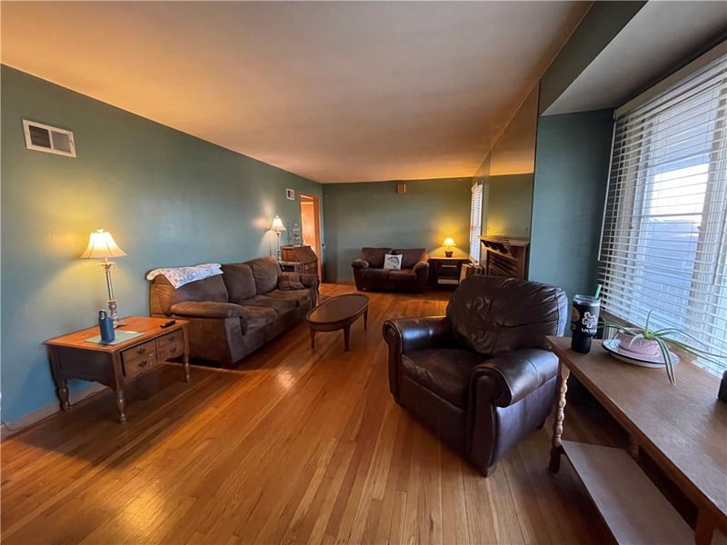 6106 Lenox Ave, Kansas City, MO 64151