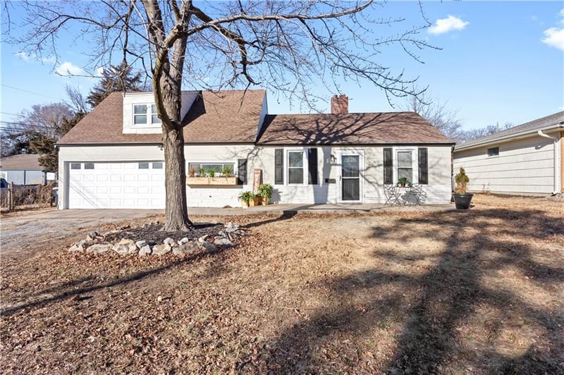 828 82nd St, Kansas City, MO 64131