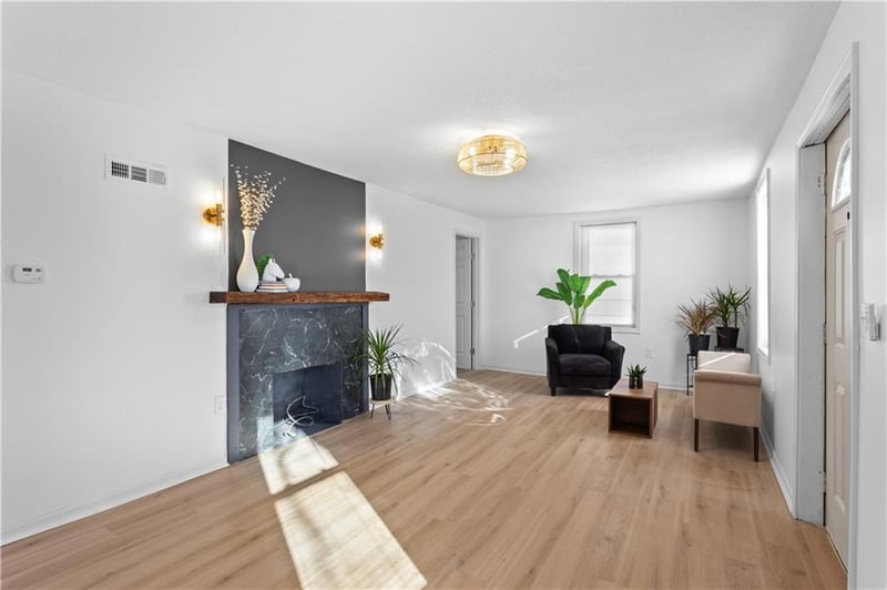 828 82nd St, Kansas City, MO 64131