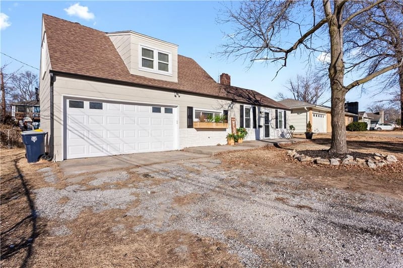 828 82nd St, Kansas City, MO 64131