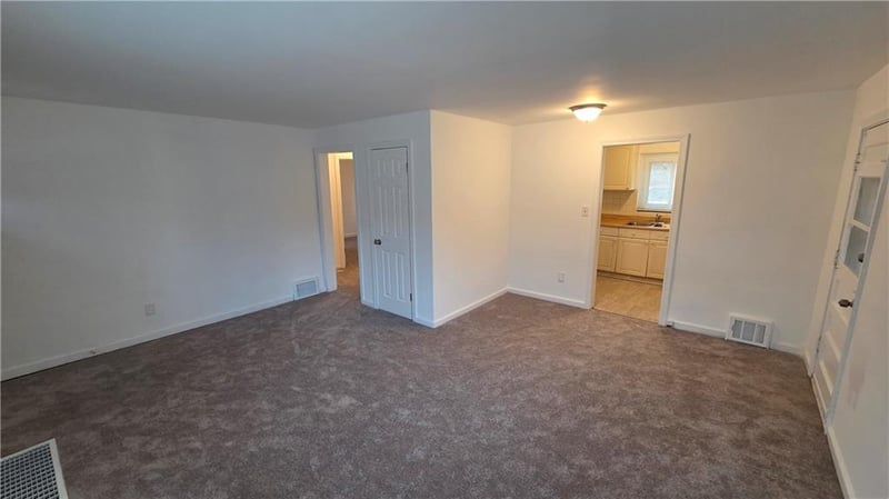 2121 77th Ter, Kansas City, MO 64132