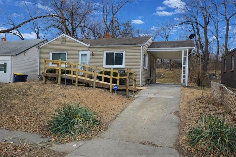 2121 77th Ter, Kansas City, MO 64132