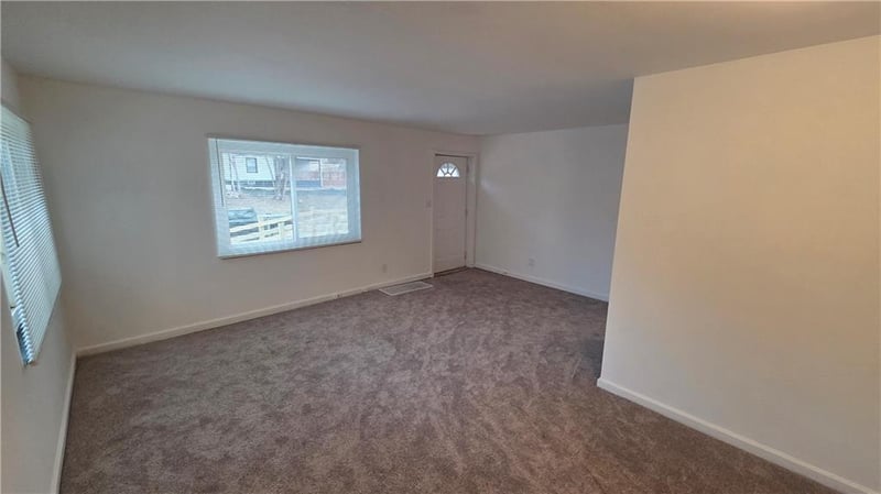 2121 77th Ter, Kansas City, MO 64132