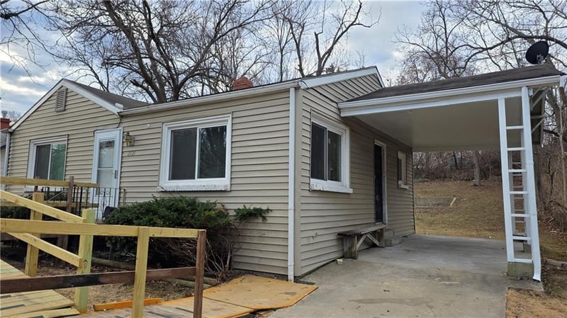 2121 77th Ter, Kansas City, MO 64132
