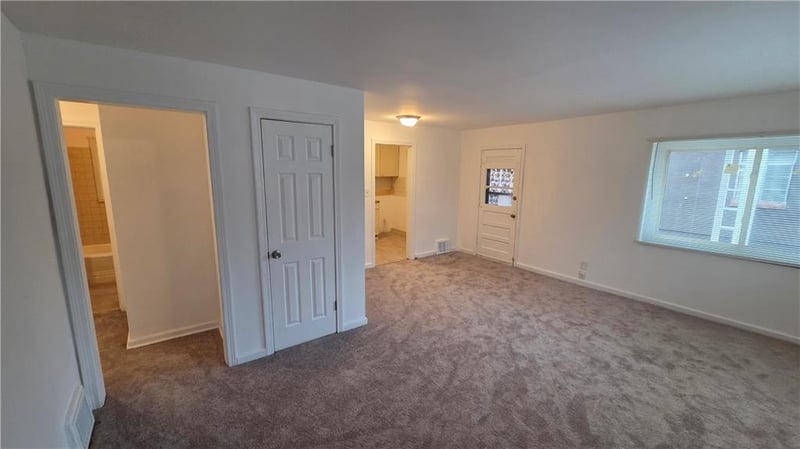 2121 77th Ter, Kansas City, MO 64132