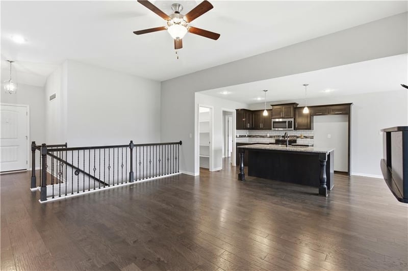 14223 Amanda Ln, Basehor, KS 66007