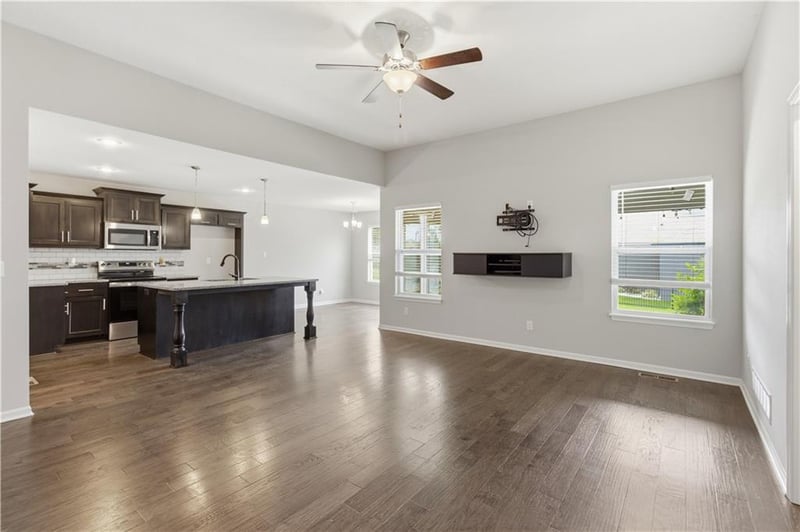 14223 Amanda Ln, Basehor, KS 66007