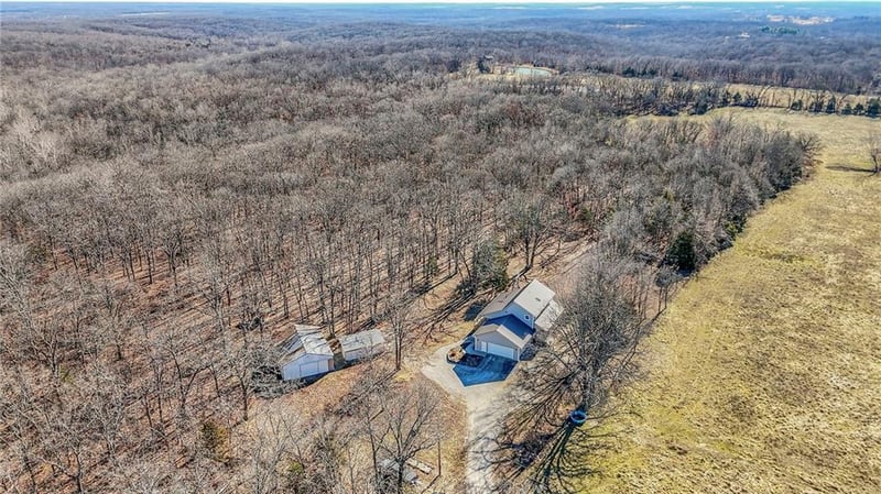 1220 NW E Hw, Osceola, MO 64776