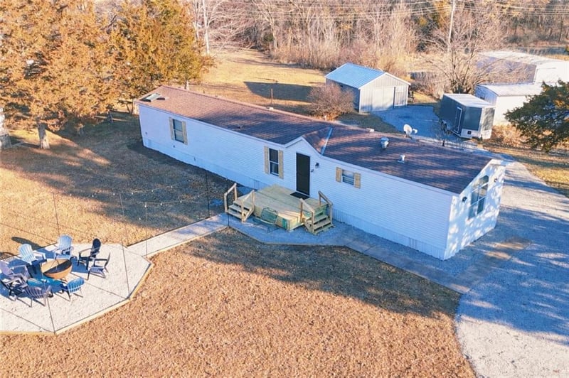 111 Racoon Ct, Gallatin, MO 64640