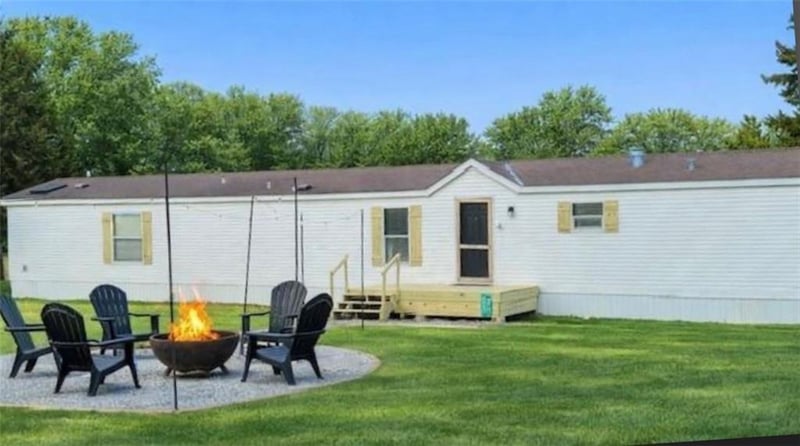 111 Racoon Ct, Gallatin, MO 64640