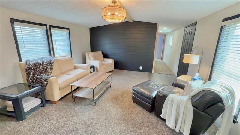 111 Racoon Ct, Gallatin, MO 64640