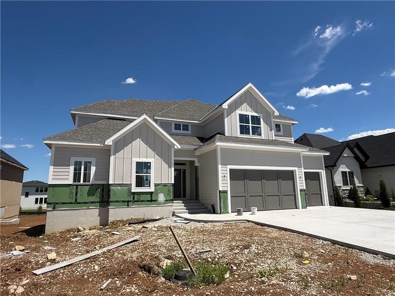 18501 Pawnee Ln, Overland Park, KS 66085