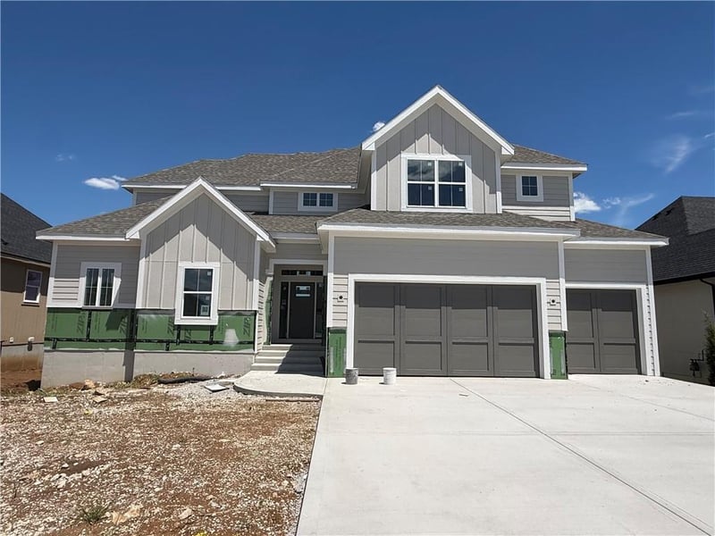 18501 Pawnee Ln, Overland Park, KS 66085