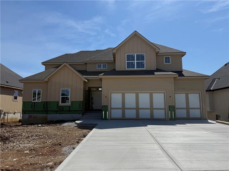 18501 Pawnee Ln, Overland Park, KS 66085