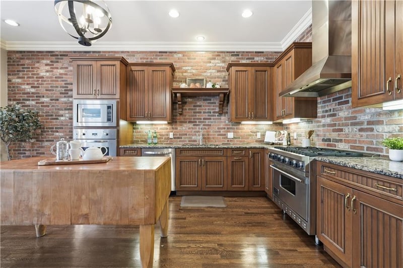 212 W 50th St, Kansas City, MO 64112