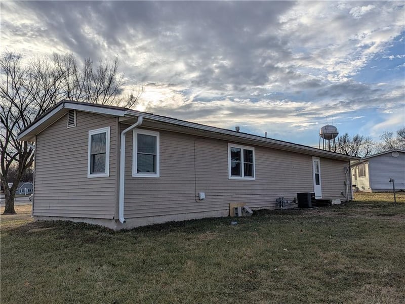 322 15th St, Horton, KS 66439