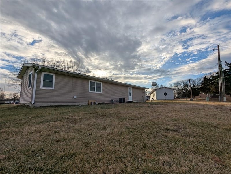 322 15th St, Horton, KS 66439
