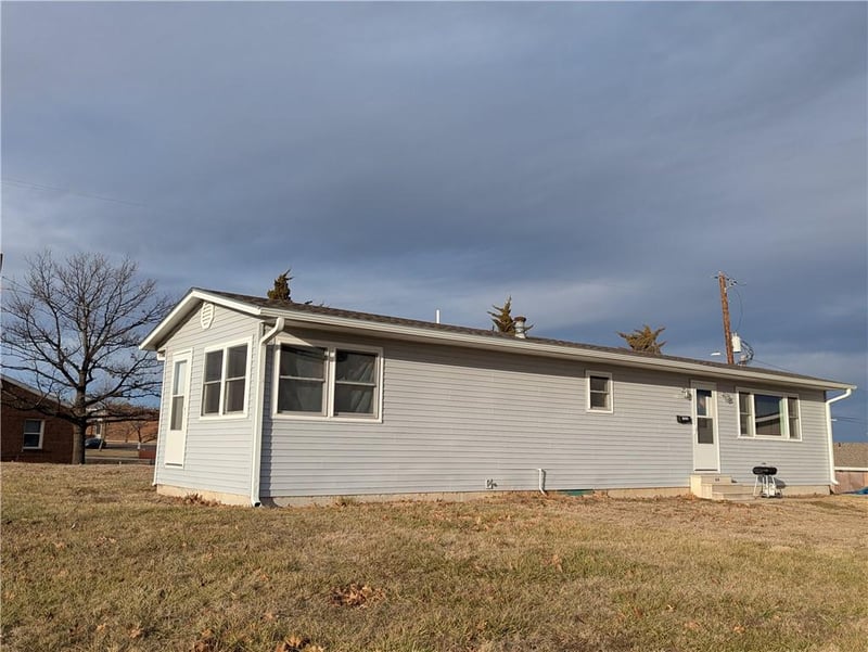 322 15th St, Horton, KS 66439