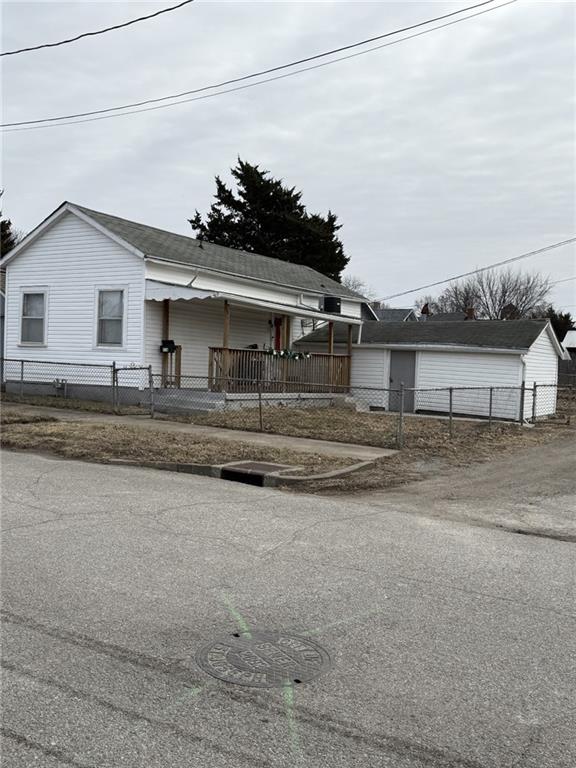1118 Monterey St, St Joseph, MO 64503