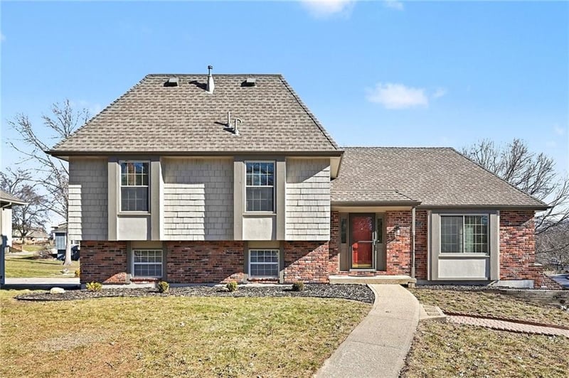 8317 Overland Dr, Kansas City, MO 64151