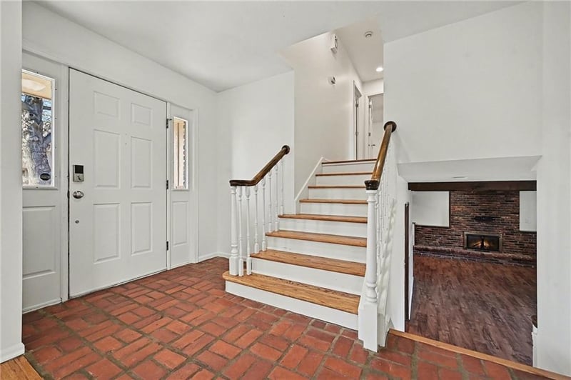 8317 Overland Dr, Kansas City, MO 64151