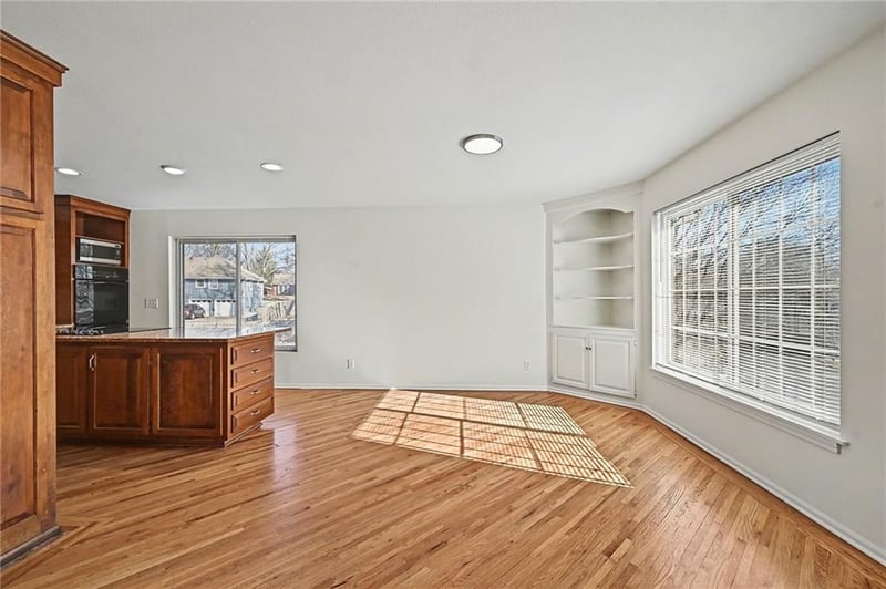 8317 Overland Dr, Kansas City, MO 64151