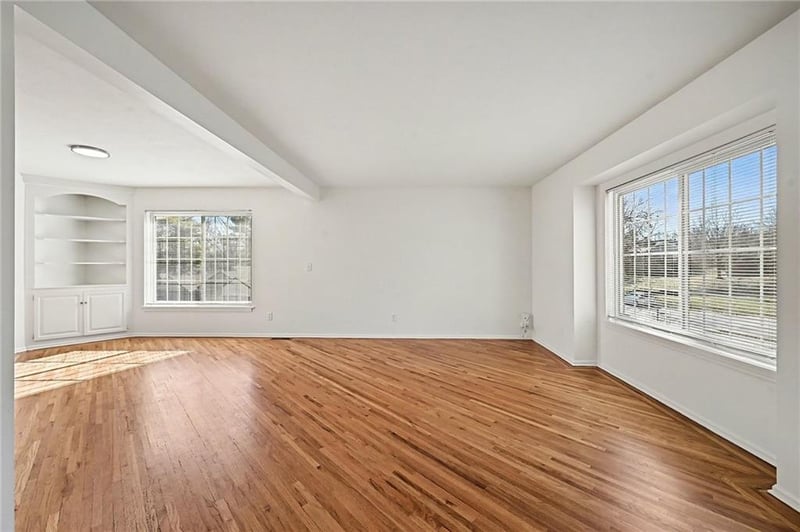 8317 Overland Dr, Kansas City, MO 64151