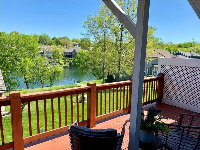 210 Bayview Dr, Lee's Summit, MO 64064