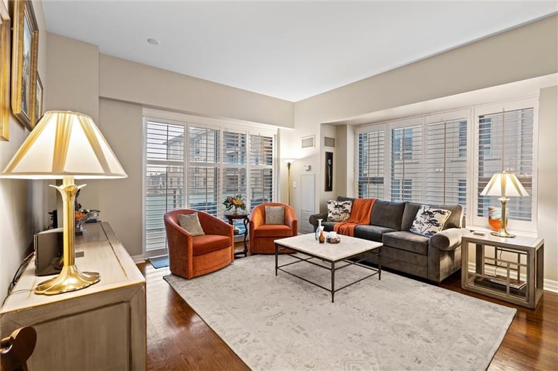 4950 Central St #306, Kansas City, MO 64112