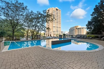 4950 Central St #306, Kansas City, MO 64112