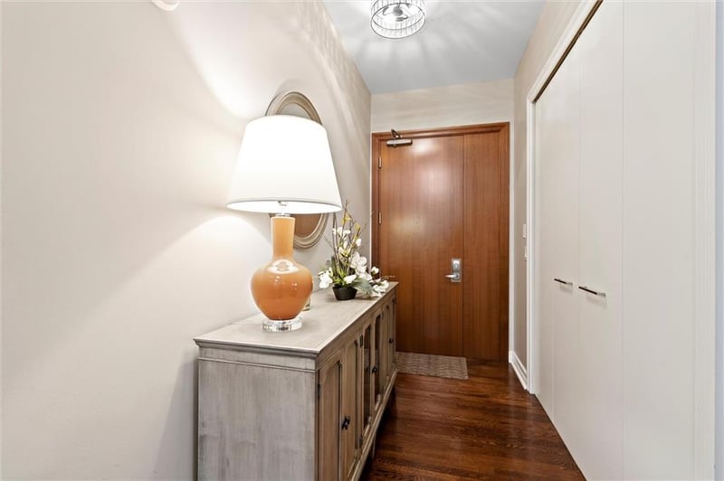 4950 Central St #306, Kansas City, MO 64112