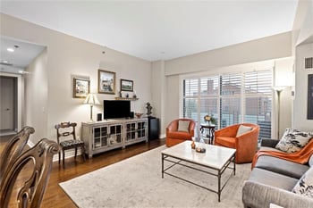 4950 Central St #306, Kansas City, MO 64112