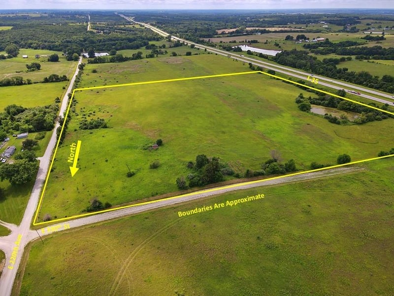 East 220th Ln, Bethany, MO 64424