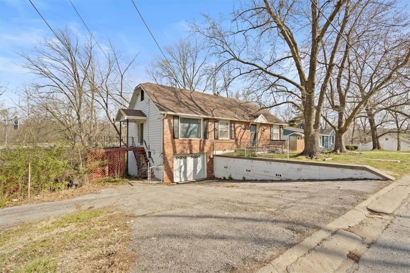 14 E Whittier St, Kansas City, MO 64119