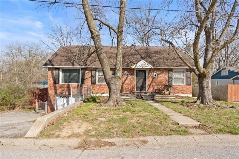 14 E Whittier St, Kansas City, MO 64119