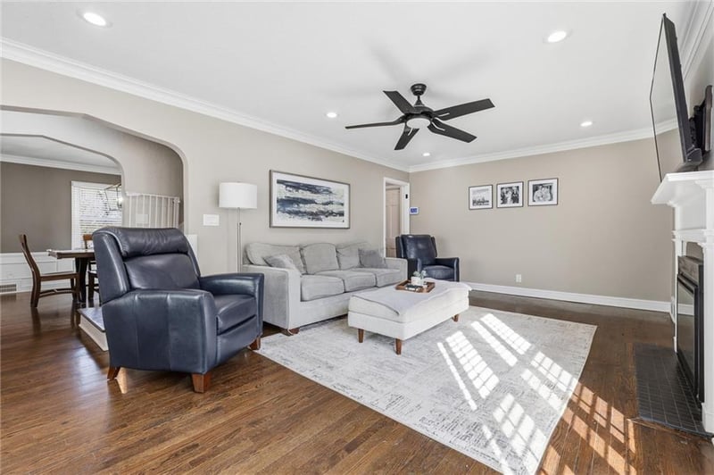 6928 Wornall Rd, Kansas City, MO 64113