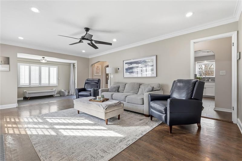 6928 Wornall Rd, Kansas City, MO 64113