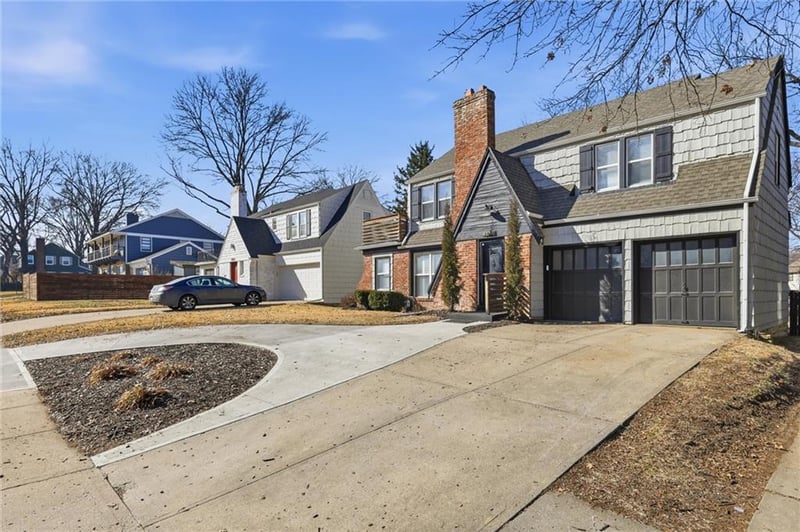 6928 Wornall Rd, Kansas City, MO 64113