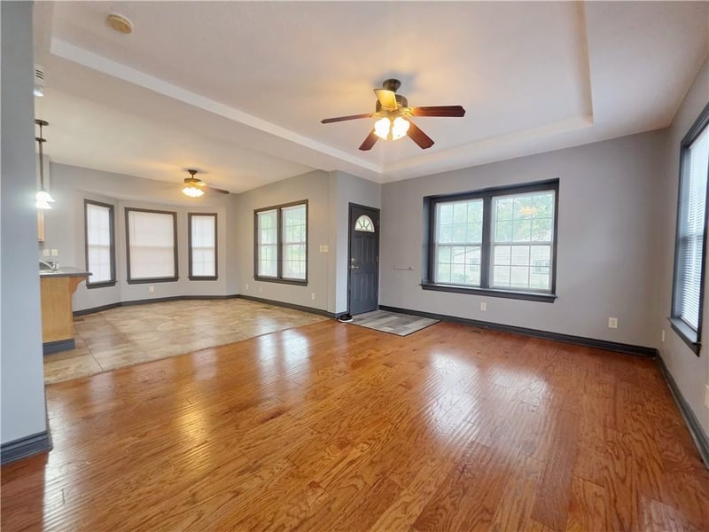 422 22nd St, St Joseph, MO 64501