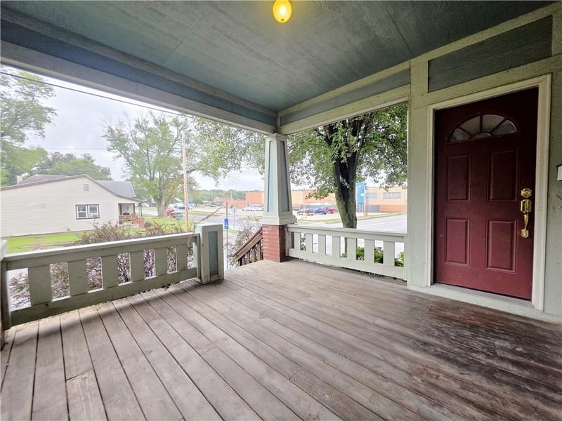 422 22nd St, St Joseph, MO 64501