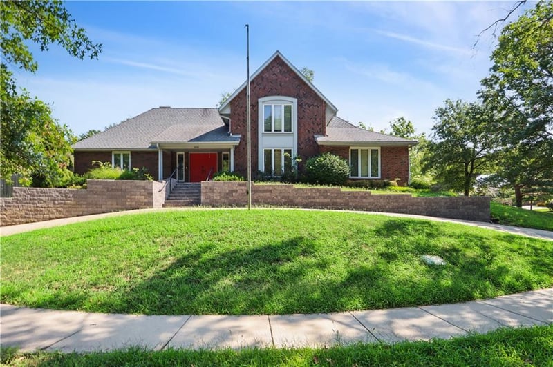 10052 Hemlock Dr, Overland Park, KS 66212