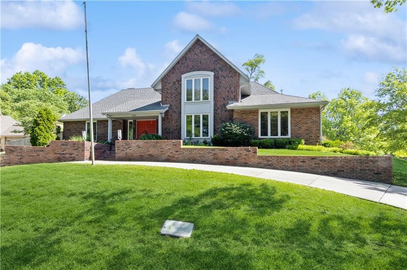 10052 Hemlock Dr, Overland Park, KS 66212